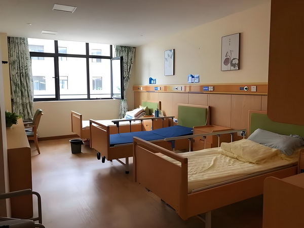《风骚律师》主演想暴打马里奥：把他的胡子撕下来